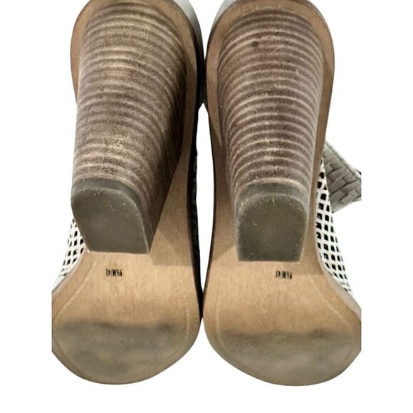 Vince Camuto Fritzey Peep Toe Bootie Beige Suede Leather Womens 9.5 - Picture 8 of 12